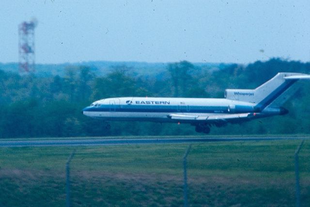 Boeing 727-100 — - About to touch down on runway 15R at KBWI