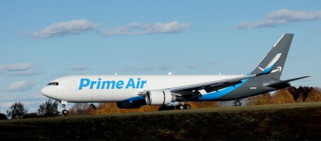 BOEING 767-300 (N251AZ) - Touching down is this 1999 Amazon Prime Air Boeing 767-323 in the Autumn of 2024.