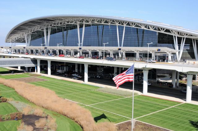 — — - Indianapolis Internationals beautiful terminal.