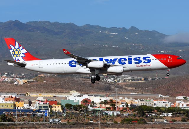 Airbus A340-300 (HB-JMF)