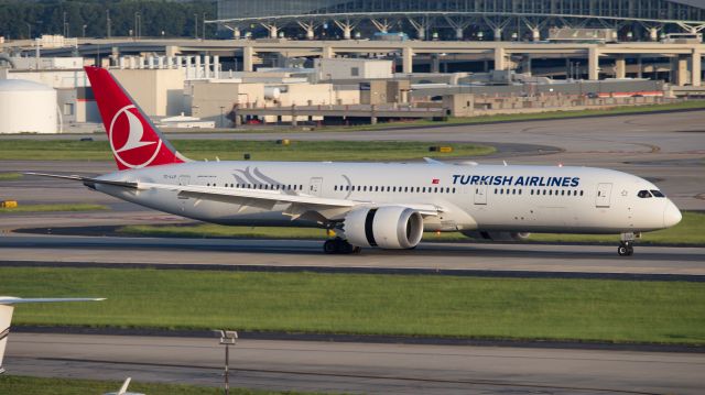 Boeing 787-9 Dreamliner (TC-LLP)