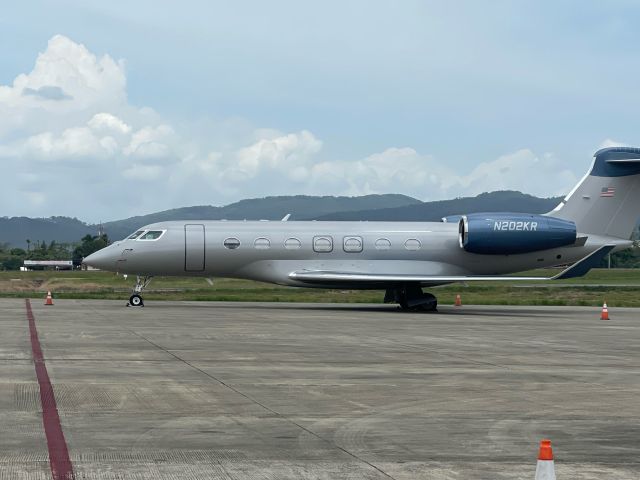 Canadair Challenger 350 (N202KR)