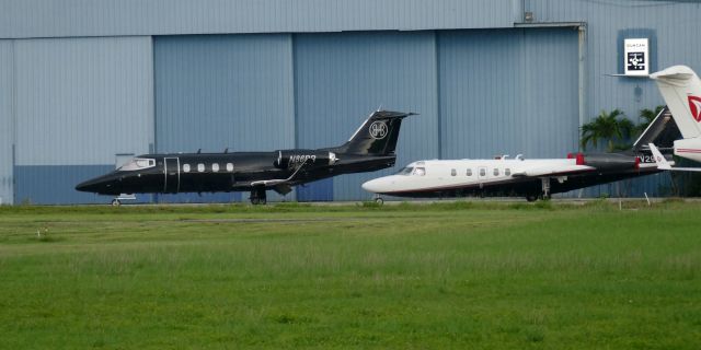 Learjet 55 (N86BR)