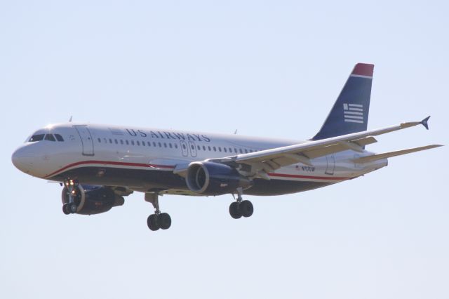 Airbus A320 (N117UW) - US Airways Flight 1085 (N117UW) on approach to Runway 6 at Southwest Florida International Airport following a flight from New York-LaGuardia Airport