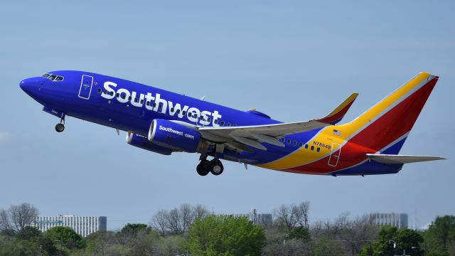 Boeing 737-700 (N7864B)