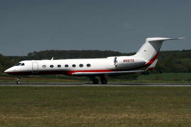 Gulfstream Aerospace Gulfstream V (N551TG) - Departing rwy 26 on 4-May-16 heading for EBAW.