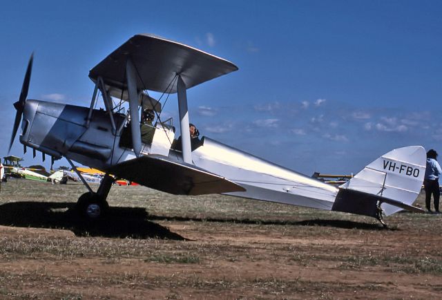 VH-FBO — - DE HAVILLAND DH-82A TIGER MOTH II - REG VH-FBO (CN 82918) - KYABRAM VICTORIA AUSTRALIA -YKYB 26/3/1989 KYABRAM AIR SHOW IN 1989.