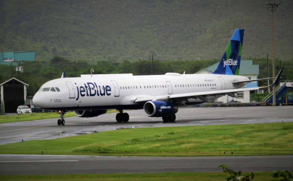 Airbus A321 (N955JB)