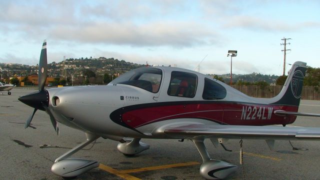 Cirrus SR-22 (N224LW)