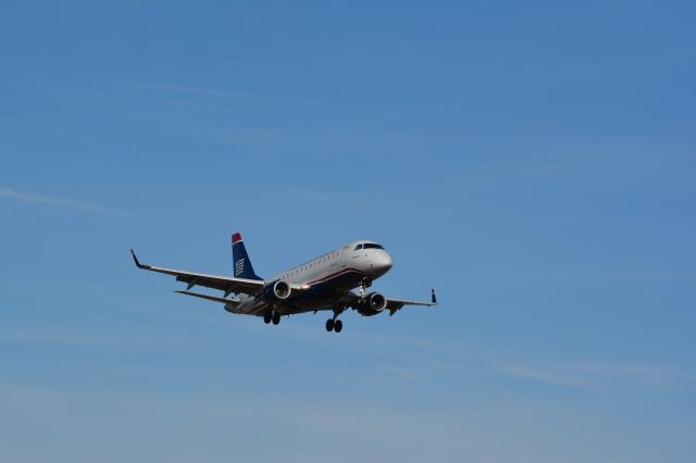 Embraer 170/175 (N814MD)