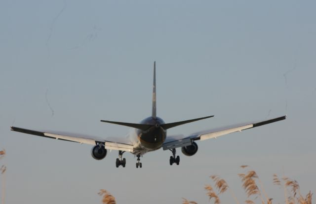 BOEING 767-300 (N309UP) - Nice clouding effects as UPS218 descends to runway 27R