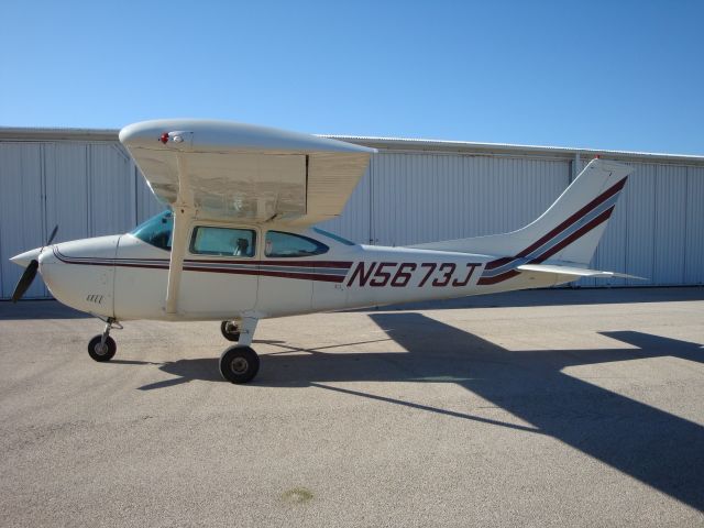 Cessna Skylane (N5673J)
