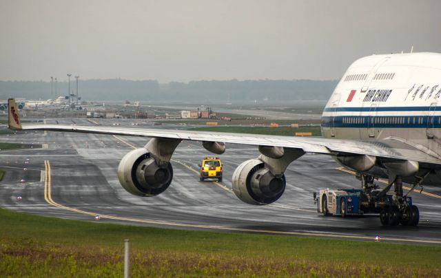 Boeing 747-200 (B-2467) - east spotter point main runway