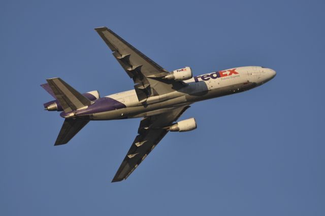 McDonnell Douglas DC-10 (N319FE) - Fed Ex 1229, the PM flight from Sacramento to Memphis turning east after liftoff.