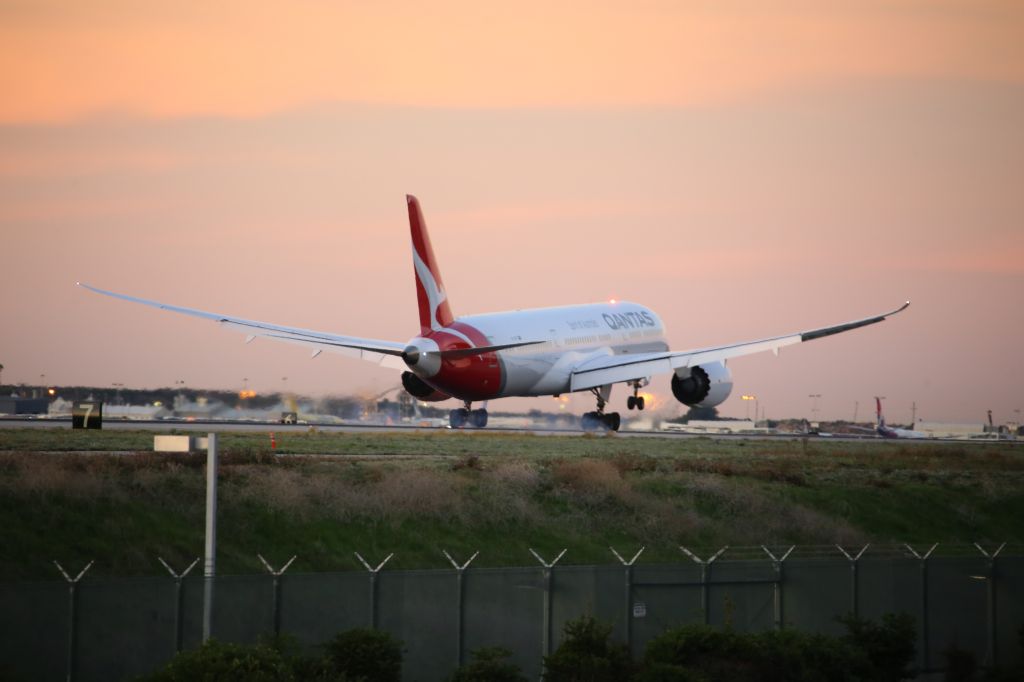 Boeing 787-9 Dreamliner (VH-ZNF)