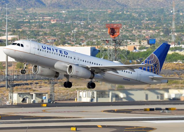 Airbus A320 (N469UA)