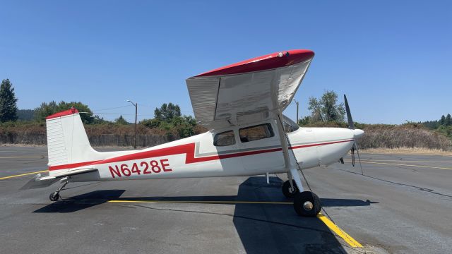 Cessna Skyhawk (N6428E) - Wing View