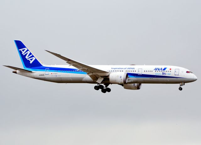 Boeing 787-9 Dreamliner (JA882A)
