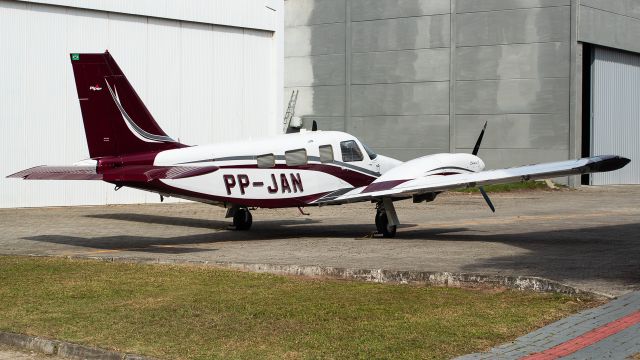 Piper Seneca (PP-JAN)
