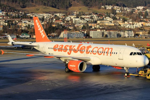 Airbus A320 (G-EZTI)