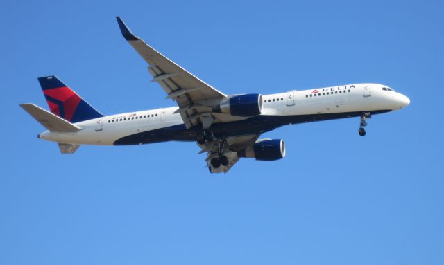 Boeing 757-200 (N707TW)