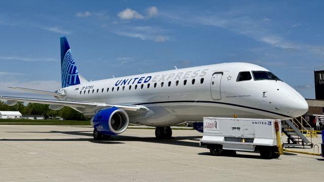 Embraer 175 (N779YX) - N779YX in United Express livery at KLOT.