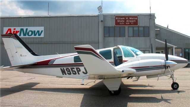 Beechcraft Baron (58) (N95PJ) - Note the winglets.