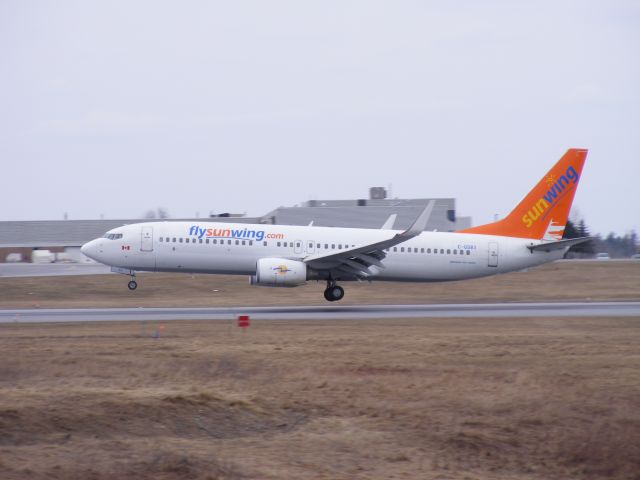 Boeing 737-800 (C-GDBX)