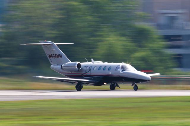 Cessna Citation CJ1 (N608MM) - Cessna Citation N608MM departing Atlanta's PDK airport. Questions about this photo can be sent to Info@FlewShots.com