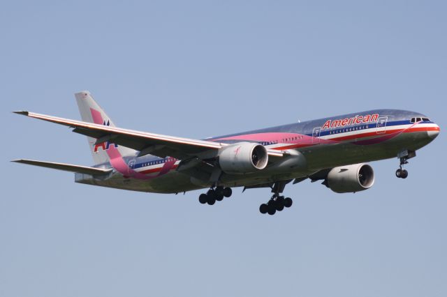 Boeing 777-200 (N759AN) - Lucky day for me at LHR: another special color painted aircraft