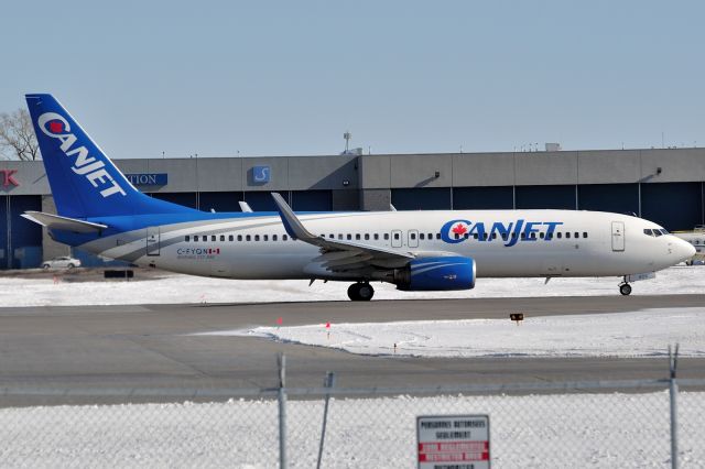 Boeing 737-800 (C-FYQN)