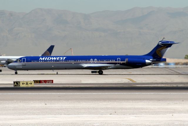 McDonnell Douglas MD-88 (N823ME) - Departing rwy 25R on 13-Aug-08.