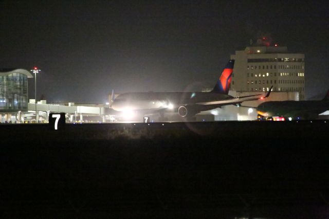 Boeing 757-200 (N539US)