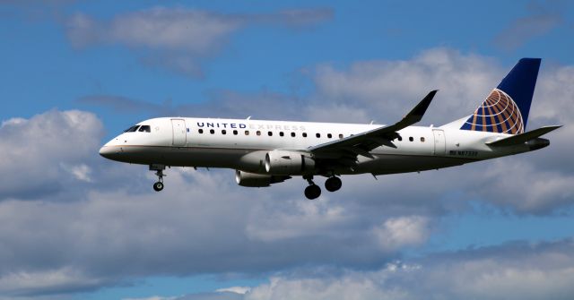 Embraer 175 (N87339) - On final is this 2016 United Airlines Express Embraer 170-200LR in the Summer of 2020.