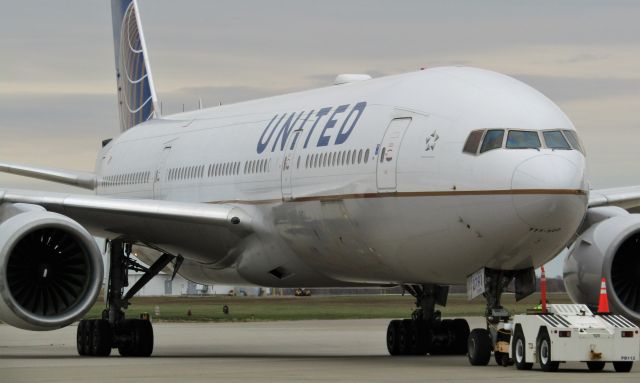 Boeing 777-200 (N791UA) - ******SELECT FULL FOR HD******br /br /br /br /br /br /Kansas City Cheifs charter 777-200 pulling into the ramp in Buffalo, NY!br /br /br /br /br /br /******SELECT FULL FOR HD******