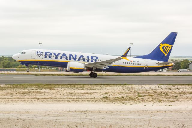 Boeing 737-800 (EI-EJO)
