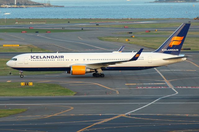 BOEING 767-300 (TF-ISN) - Iceair 631 arriving from Reykjavik