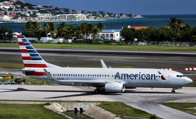 Boeing 737-800 (N804NN)