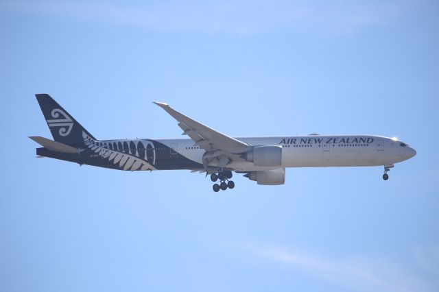 BOEING 777-300ER (ZK-OKO)