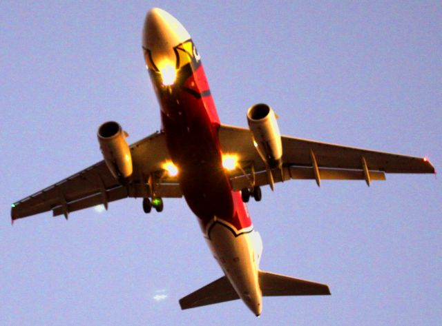 Airbus A319 (N837AW) - On final between downtown San Jose,Ca and San Jose International (KSJC) lined up for 3-0-L.  Image shot from parking lot at the Target Store, Coleman Avenue, San Jose. Using 270 mm telephoto.