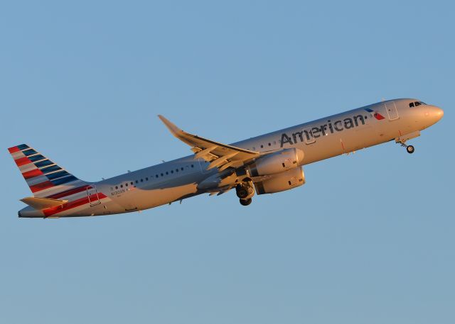 Airbus A321 (N130AN)