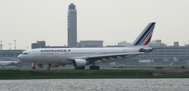 Airbus A330-200 (F-GZCJ) - EWR weather diversion on July 29, 2009