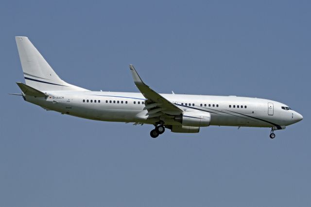 Boeing 737-800 (D-AACM)