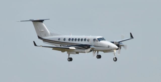 Beechcraft Twin Bonanza (N796JH)