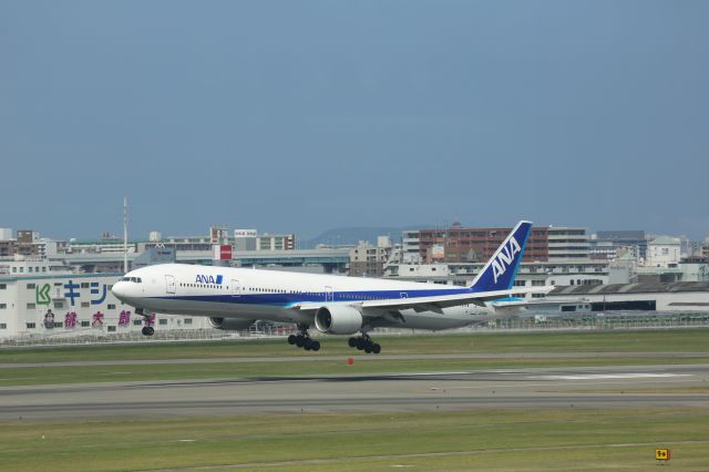 BOEING 777-300 (JA752A)