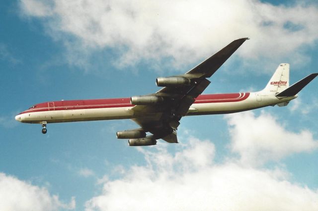 McDonnell Douglas DC-8-60 —