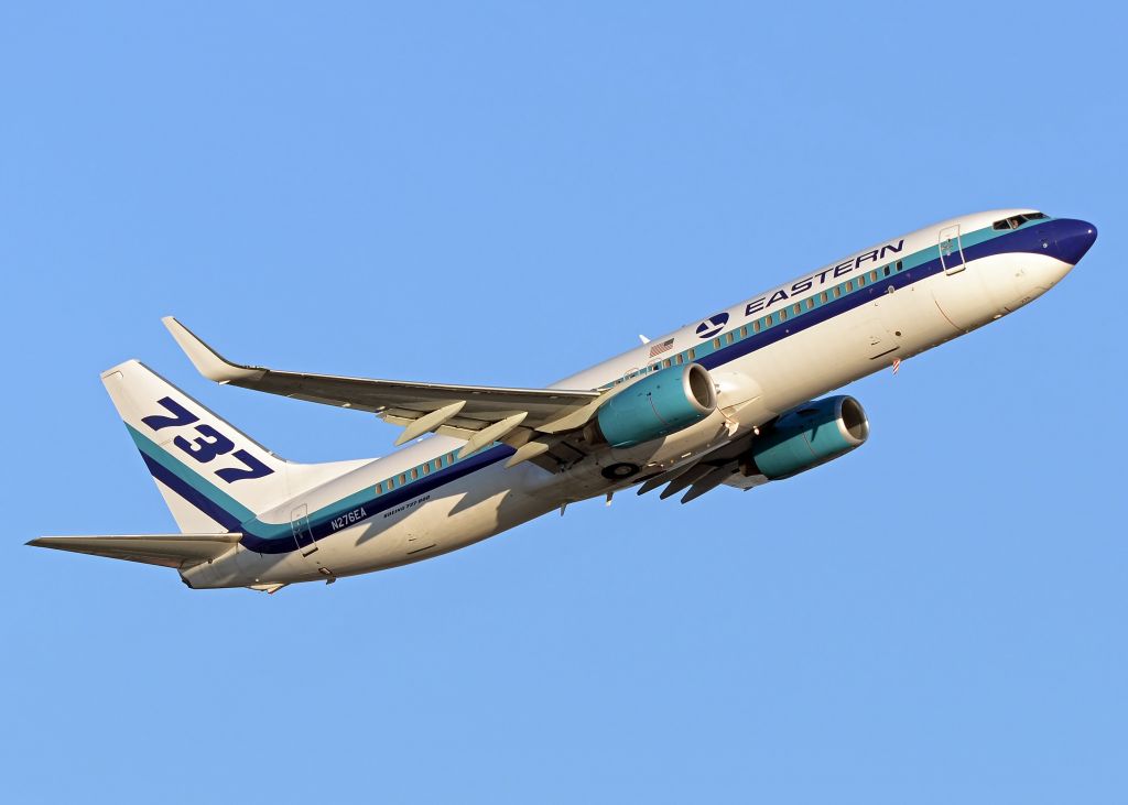 Boeing 737-800 (N276EA)