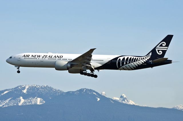 BOEING 777-300 (ZK-OKO)