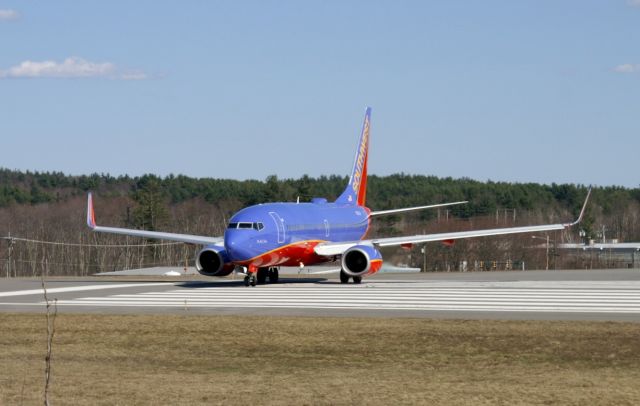 Boeing 737-700 (N201LV)