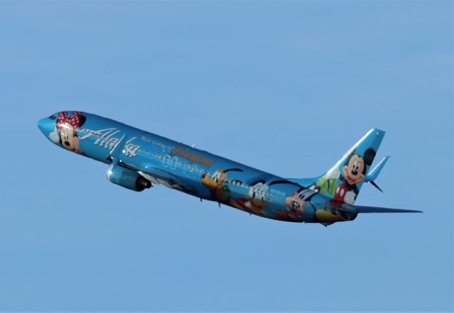 Boeing 737-900 (N318AS) - KSEA - after arriving from KOAK/OAK earlier this morning, Alaska Disney departs for Sacramento SMF at 10:00am and later on to Los Cabos - SJD.